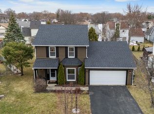 6 Juniper Ct, Streamwood, IL 60107