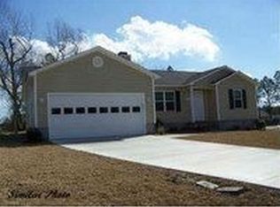113 Peartree Ln, Richlands, NC 28574