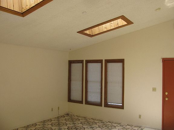 3rd image of 1813 Starbuck Dr