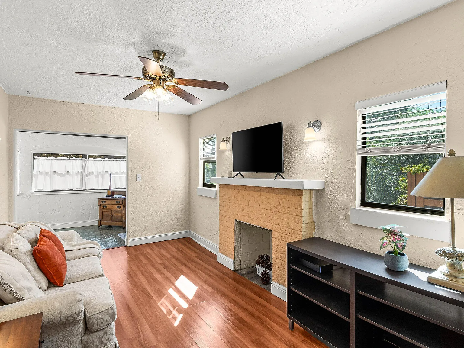 2 bed, 1.0 bath, 1008 sqft, $2,850 — Photo 4