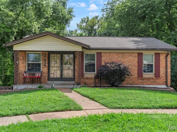 1297 Tracy Ln, Saint Louis, MO 63125