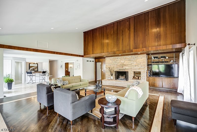 1st image of 203 Crestwood Dr