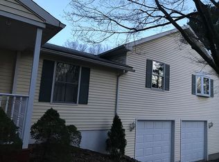 29 Rivaldi Dr, North Branford, CT 06471