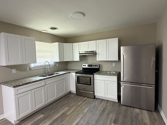 3rd image of 304 Elizabeth St