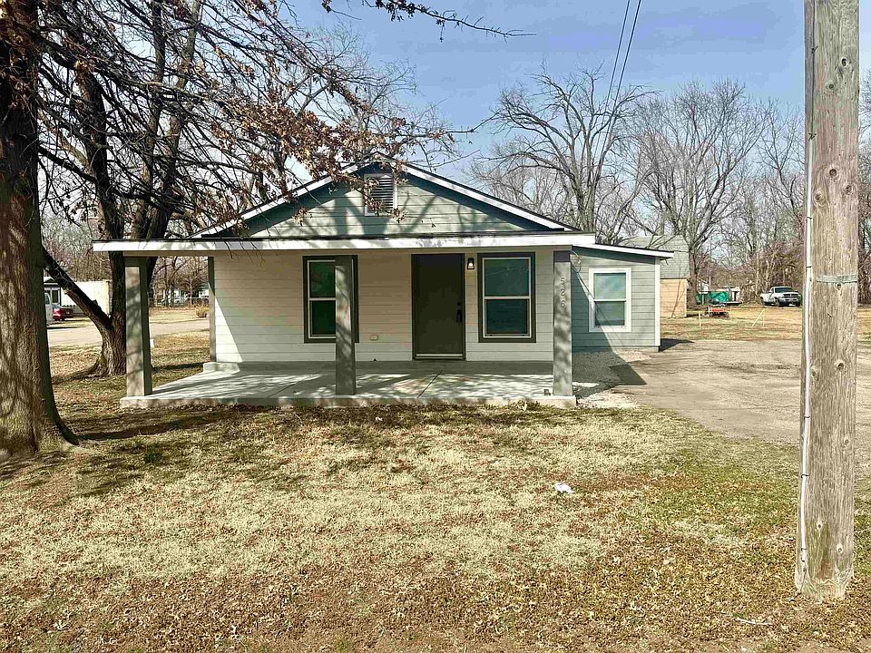 1st image of 526 W Main St
