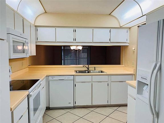 3rd image of 8261 Breeze Cove Ln