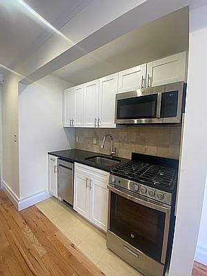 3rd image of 205 W 13th St #4Z