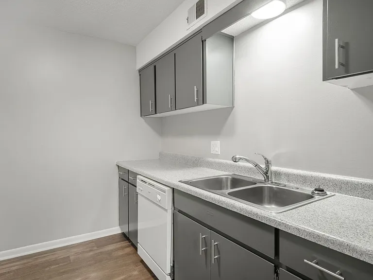 Hillside Apartments — Photo 20