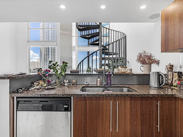 300 S Biscayne Blvd #L-612 — Photo 9