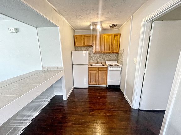 3rd image of 3160 Woodward St APT 3