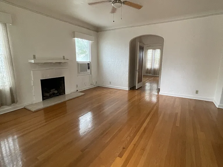 326 E Mistletoe Ave #1 — Photo 3