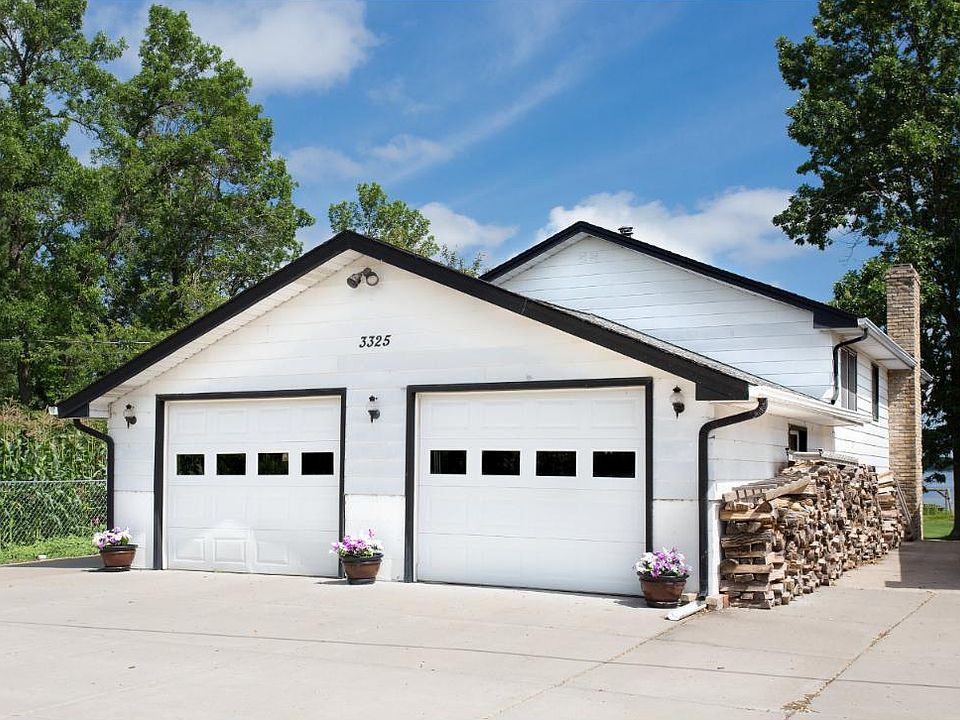 1st image of 3325 Interlachen Dr NE