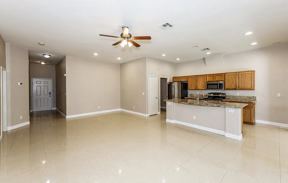 3 bed, 2.0 bath, 1552 sqft, $1,930 — Photo 4