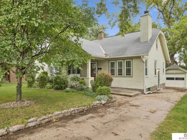 621 S 51st St, Omaha, NE 68106