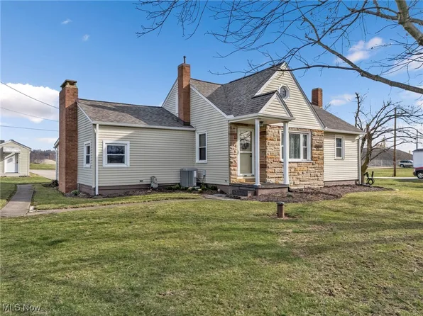 8031 Cedar St SE, Gnadenhutten, OH 44629