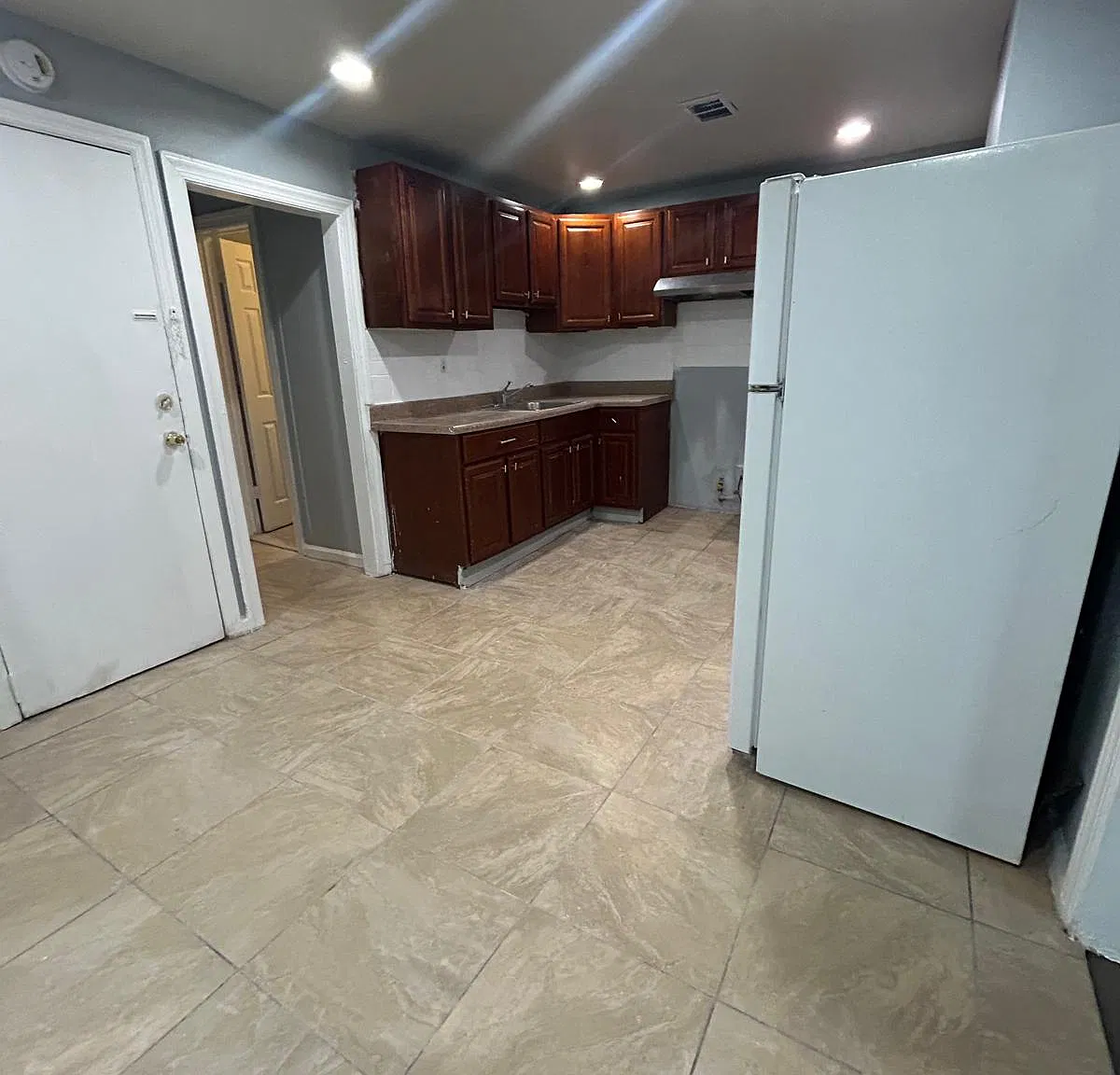 4 bed, $2,700 — Photo 1