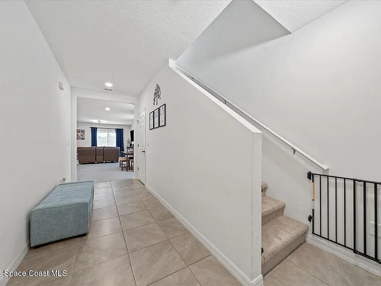 1927 Sloan Ct — Photo 8