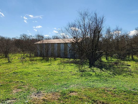 4th image of 40499 Garrett Rd