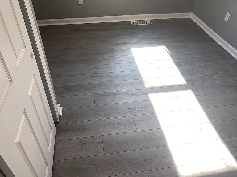 8 N Indiana Ave — Photo 18