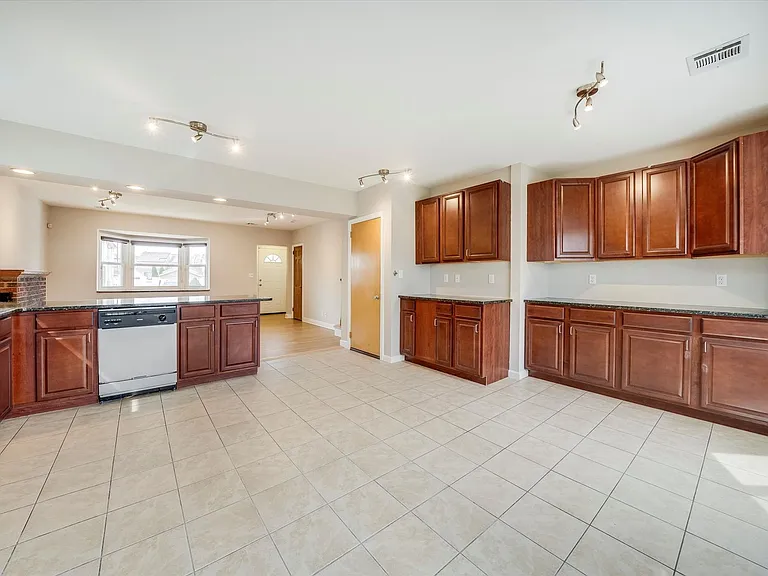 981 Johnson Pl — Photo 7