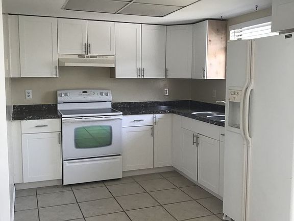 3rd image of 1241 Royal Palm Ave