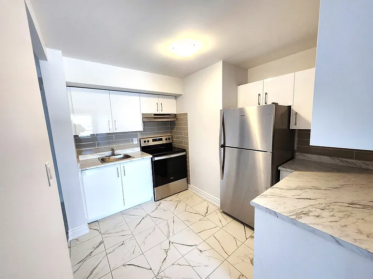 17 Coldwater Rd W — Photo 11