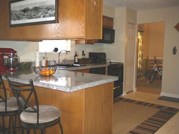 5th image of 211 Royal Oak Ct
