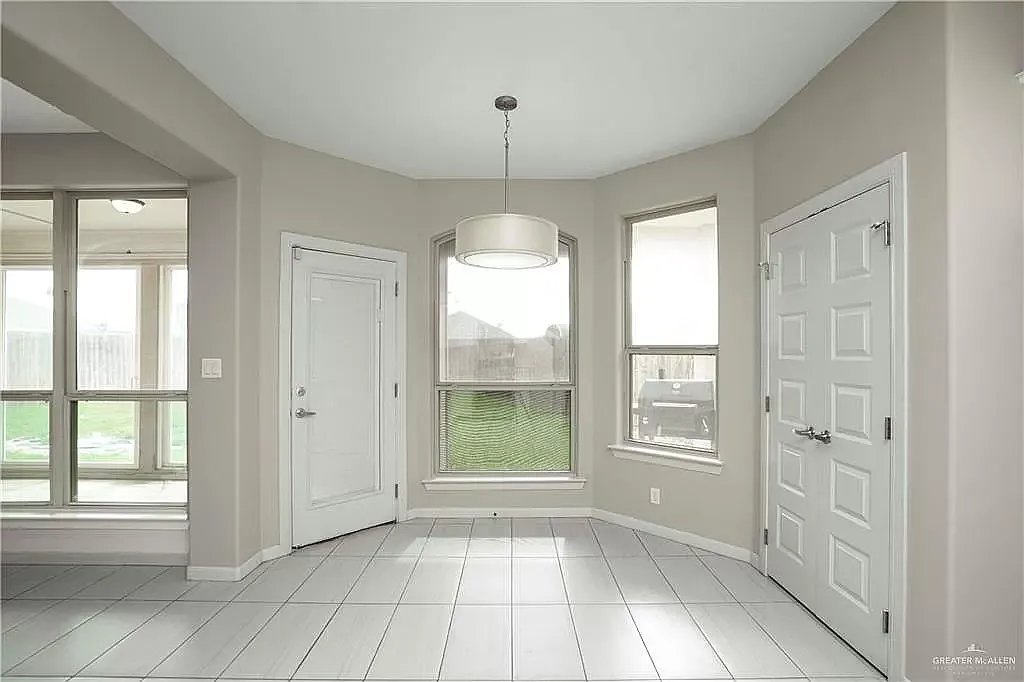 5224 Lost Creek Ln — Photo 4