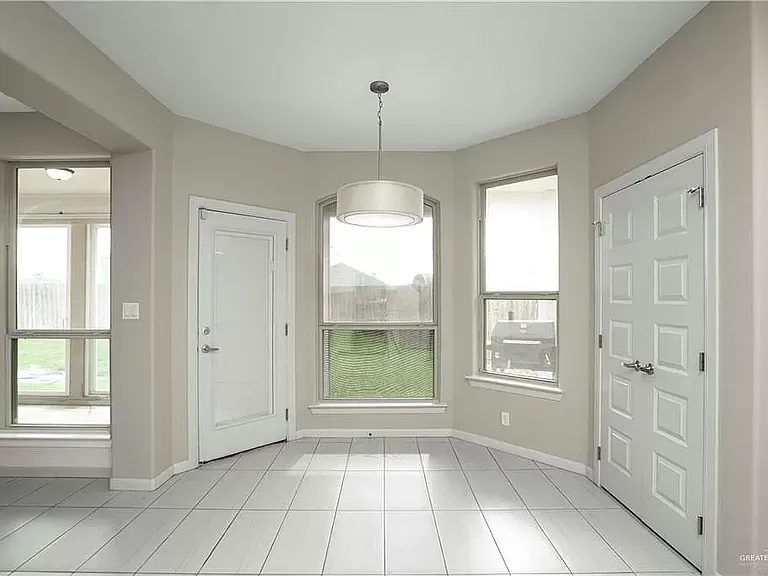 5224 Lost Creek Ln — Photo 4