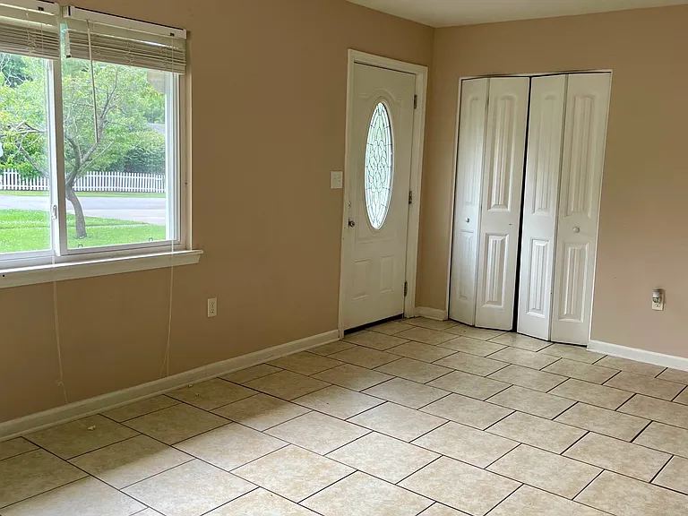 245 Granvil Dr — Photo 5