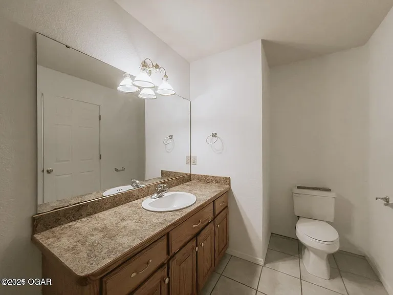914 Briarview Dr — Photo 11