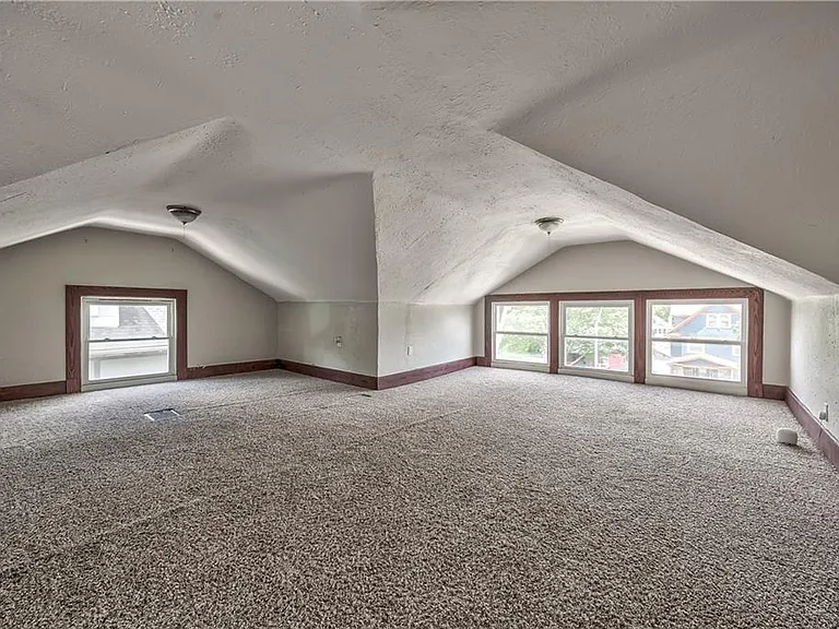 2941 Victor St — Photo 15