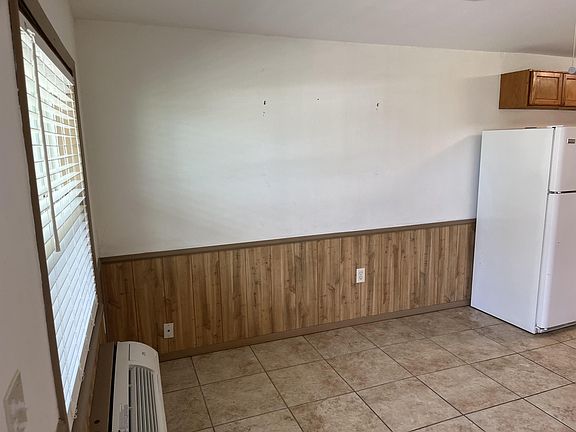 2nd image of 988 SW Arlington Blvd