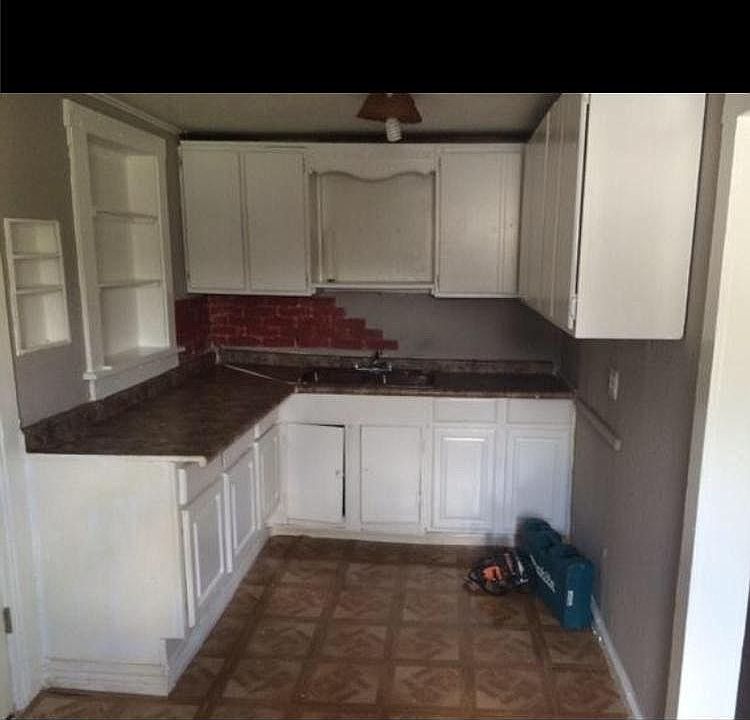 2nd image of 320 W Story Rd