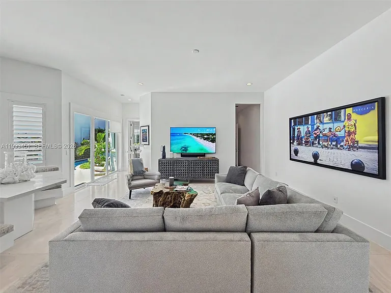 13689 Deering Bay Dr — Photo 25