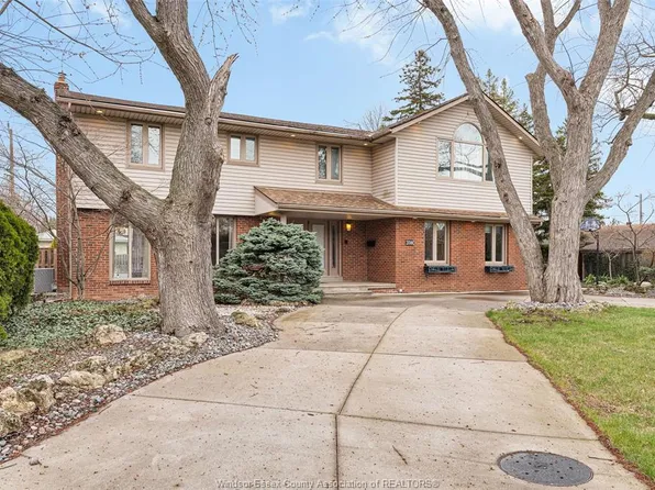 3748 Ouellette Ave, Windsor, ON N9E 3M7