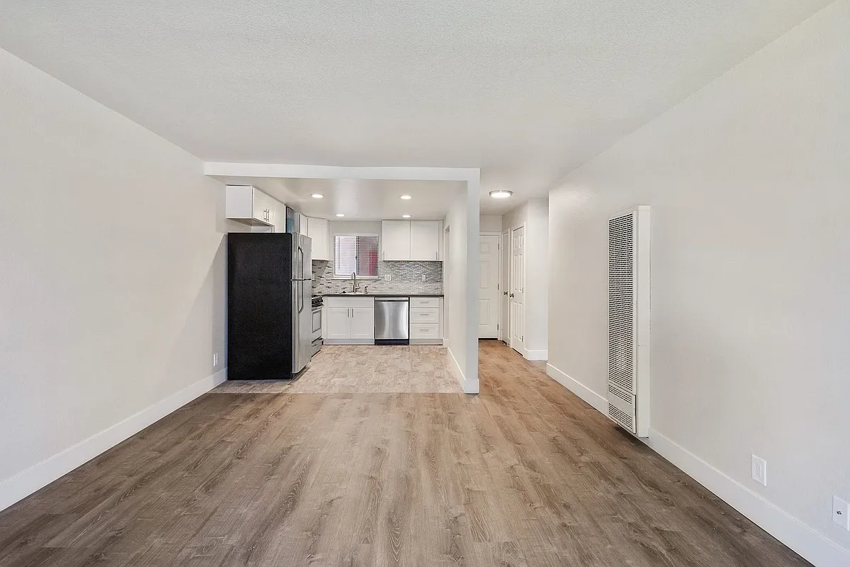Building Photo - Pinebrook Apartments