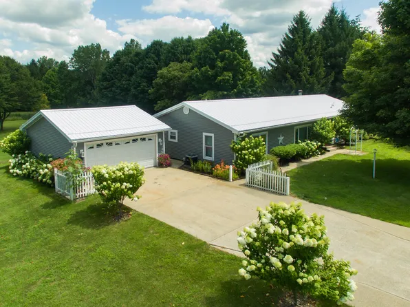 79235 70th St, Watervliet, MI 49098