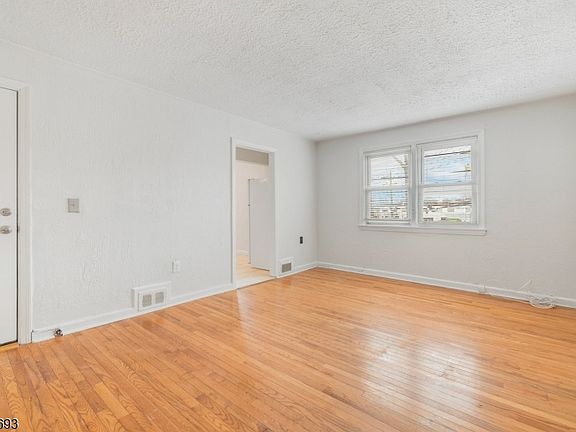 3rd image of 126 S Livingston Ave