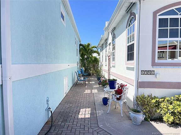 4th image of 1352 Nettles Blvd