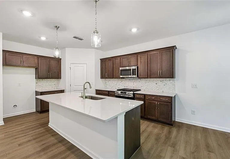 204 Silverleaf Trl — Photo 10