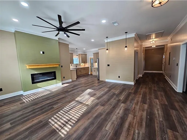 198 Wellington St SW — Photo 6