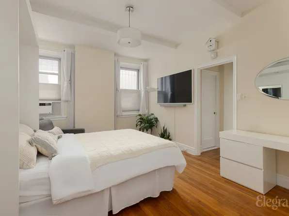 325 West 45th Street 101 image 1 of 14