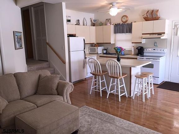 5th image of 5052 Asbury Ave #A