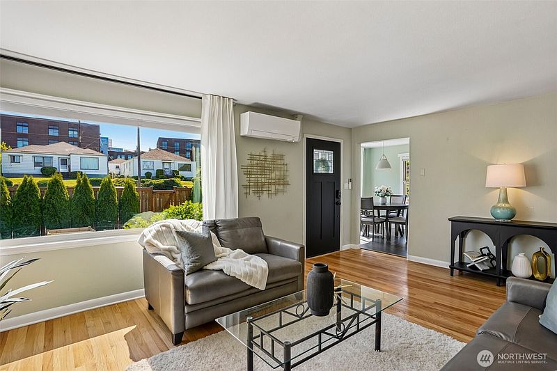 5th image of 4323 15th Avenue S