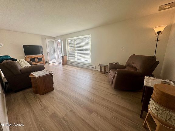 2nd image of 1823 Pearce St