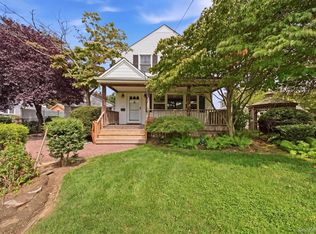 496 Windsor Pl, Oceanside, NY 11572