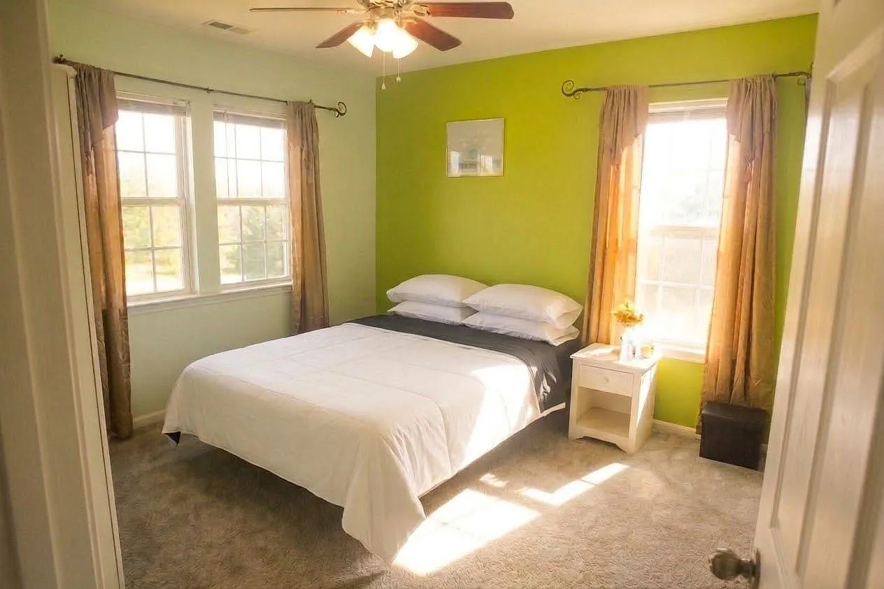 3 bed, 2.5 bath, 2329 sqft, $2,650 — Photo 3