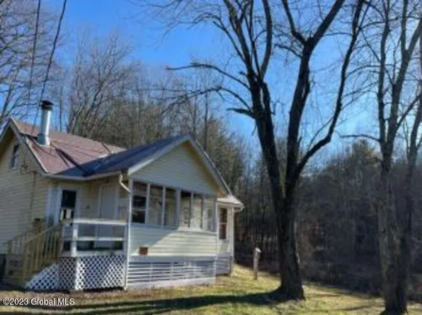 45 HARRIMAN RD EXT, Averill Park, NY 12018