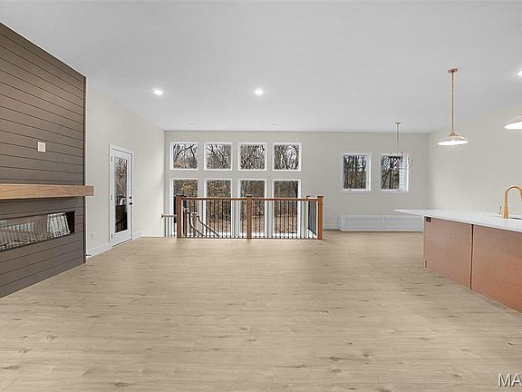 5th image of 69 Clare Ct #69